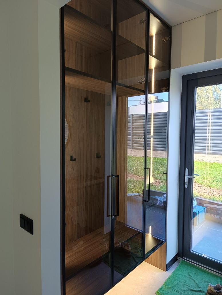 шкаф с бронзовым стеклом