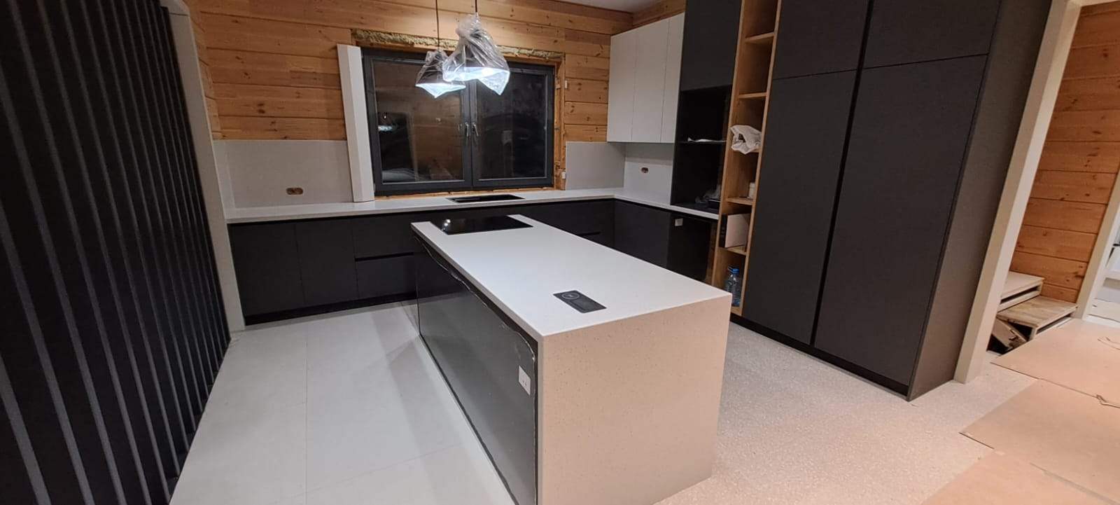 контрастная кухня